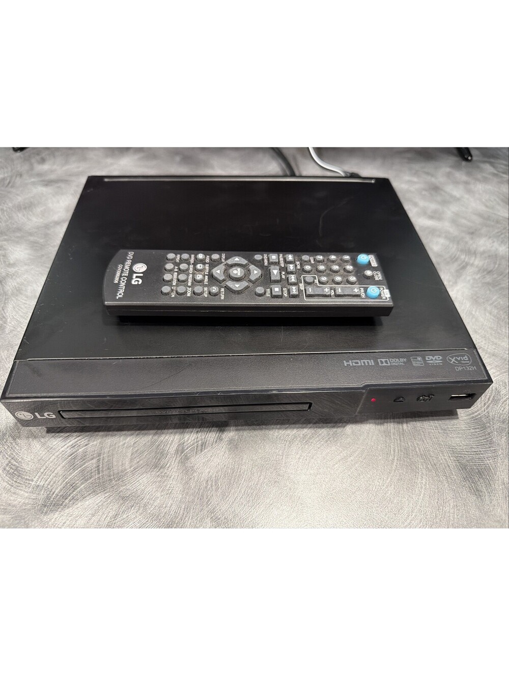 LG DP132 USB HDMI DVD Player with Remote & AV Wires (Tested and Working)